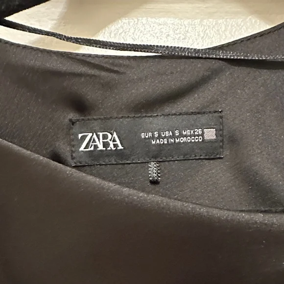 Elegant Black Dress - Picture 4 of 8